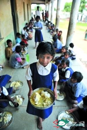 申纪兰，连任近60年的全国人大代表，令她最自豪的事是自己“从来没有投过反对票”。就是说，她赞同过反*，也 ...