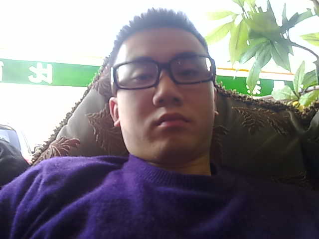 累了，咖啡厅等客户