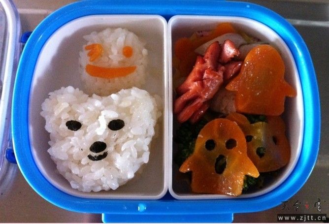 用了专门撒饭里面的“振りかけ”，紫菜芝麻味的心形饭。小香肠章鱼小香肠螃蟹，炸鸡肉，绿花菜。还有百用不 ...