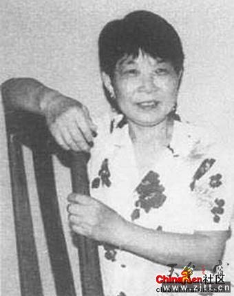 人到中年的王佩玲