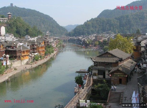凤凰古城全景副本副本.jpg