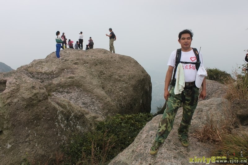 11.10.29  天台、三门、临海三地驴友60余人同游三门的隐龙山 和木勺沙滩20.jpg