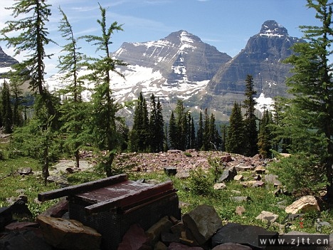 冰河国家公园石漂营（Boulder Pass Campsite）的木制厕所，可以欣赏到壮美的阿加西冰川.jpg