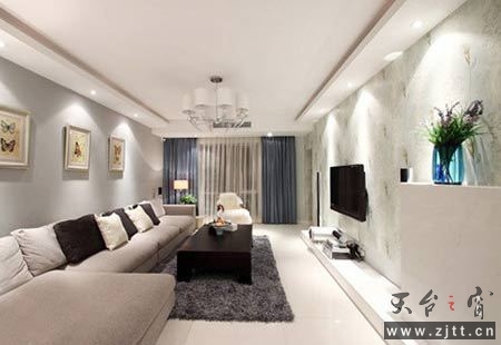 花瓶是淘宝上买的，经过这次装修，我发现淘宝真的很方便，价格便宜，东西质量也不错。