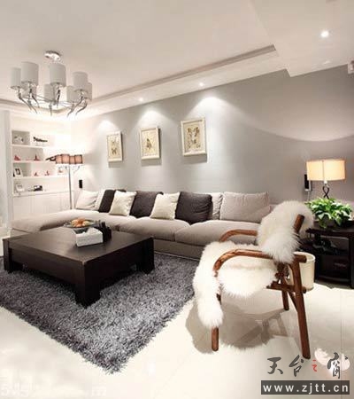 看一下客厅的背景~墙上的装饰画也是在淘宝上买的~~ 