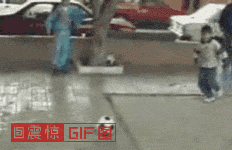 尼玛，谁放了个实心球在这里