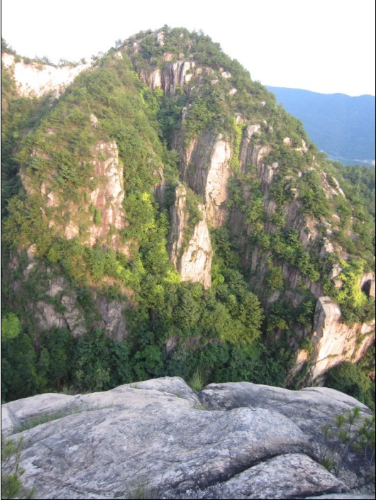 岩石.jpg
