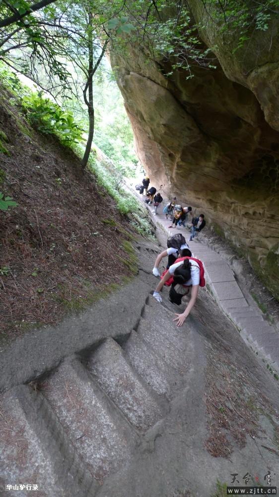 出南天门继续爬就到华山主峰（南峰）