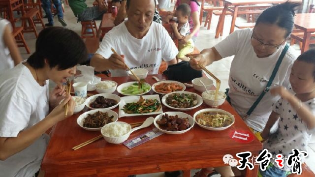 14209428663b13edaad72cd5.jpg