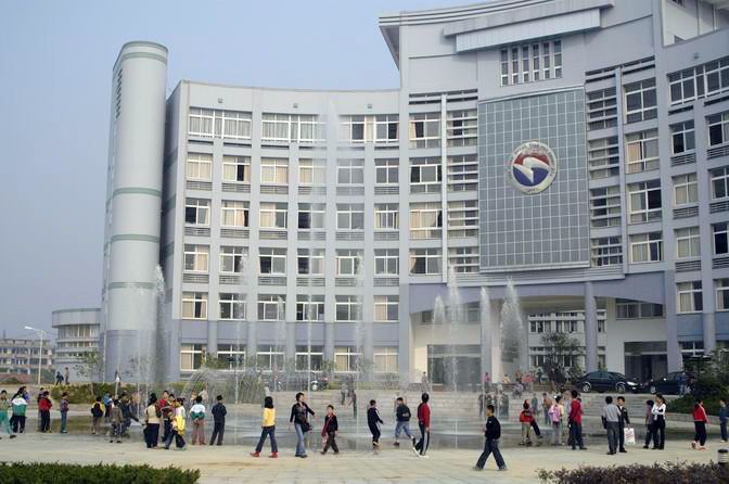 天台县学校"生态德育"工程启动仪式暨少年先锋队成立55周年少先队大检阅
