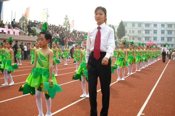 天台县学校"生态德育"工程启动仪式暨少年先锋队成立55周年少先队大检阅