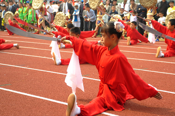 天台县学校"生态德育"工程启动仪式暨少年先锋队成立55周年少先队大检阅