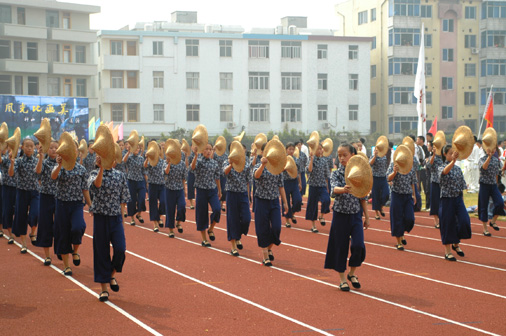天台县学校"生态德育"工程启动仪式暨少年先锋队成立55周年少先队大检阅