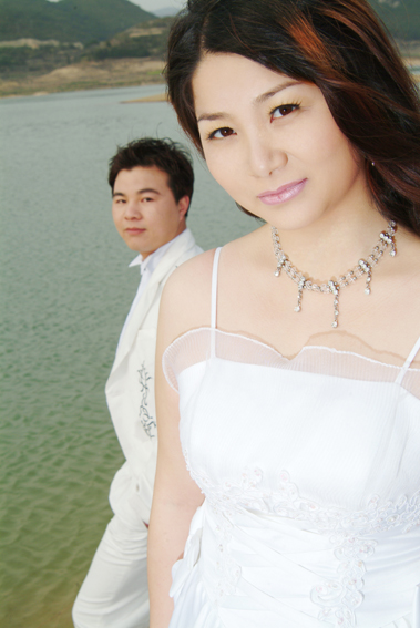 幸福的新娘新郎
