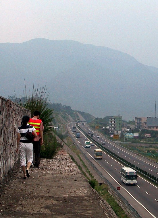 有空的话去高速公路上驴行