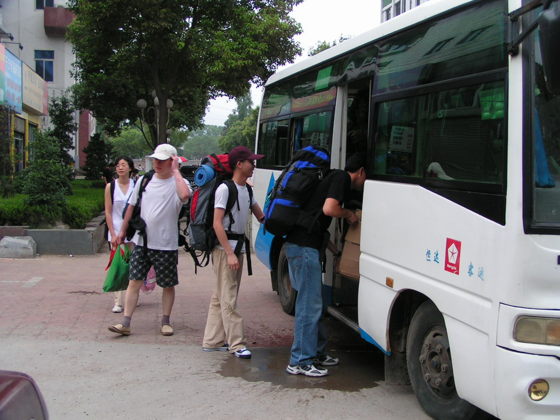 同志们.偶们苍山顶溜达回来啦!