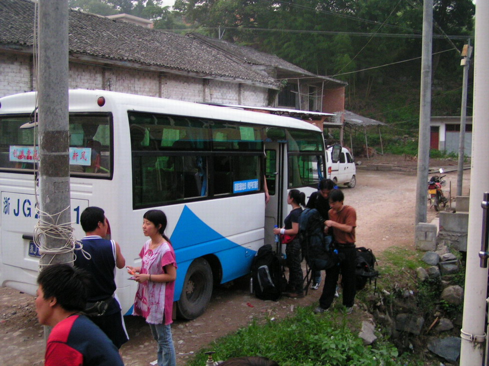 同志们.偶们苍山顶溜达回来啦!