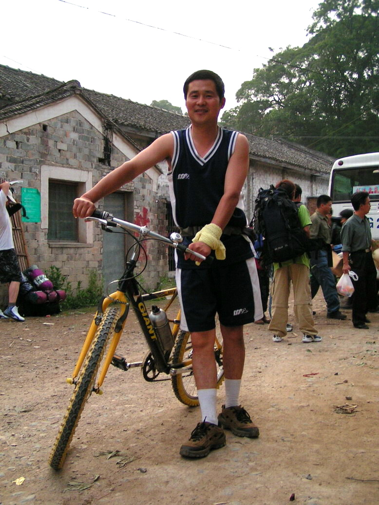 同志们.偶们苍山顶溜达回来啦!