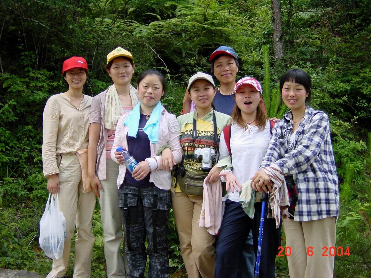 同志们.偶们苍山顶溜达回来啦!
