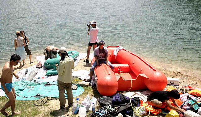 在水库潜水、开船真的很爽