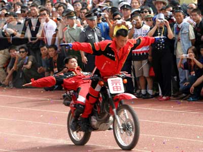 组图：摩旅节最后一场比赛