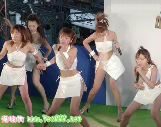 美女走光~~并非色情