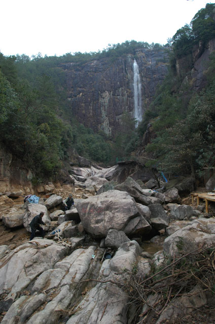 天台龙穿峡近日开始放水－景区马上对外开放
