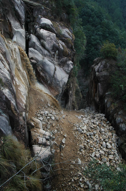 天台龙穿峡近日开始放水－景区马上对外开放