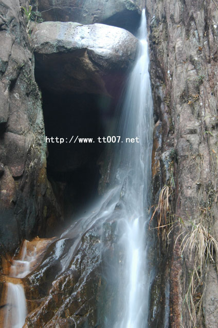 天台龙穿峡近日开始放水－景区马上对外开放