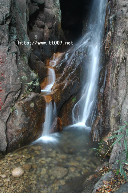 天台龙穿峡近日开始放水－景区马上对外开放
