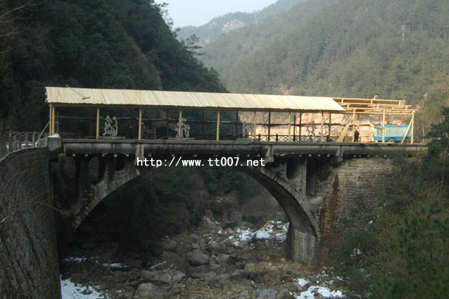 天台龙穿峡近日开始放水－景区马上对外开放