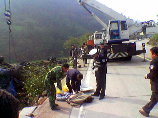 关领发生车毁人亡事故