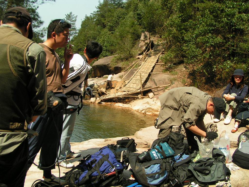 2005.4.9龙川峡岩降之花絮