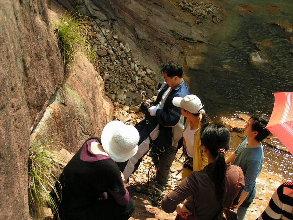 2005.4.9龙川峡岩降之花絮