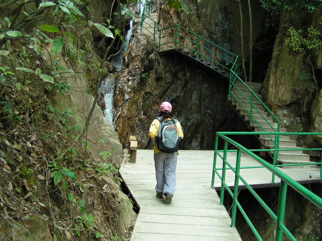 2005.4.9龙川峡岩降之花絮