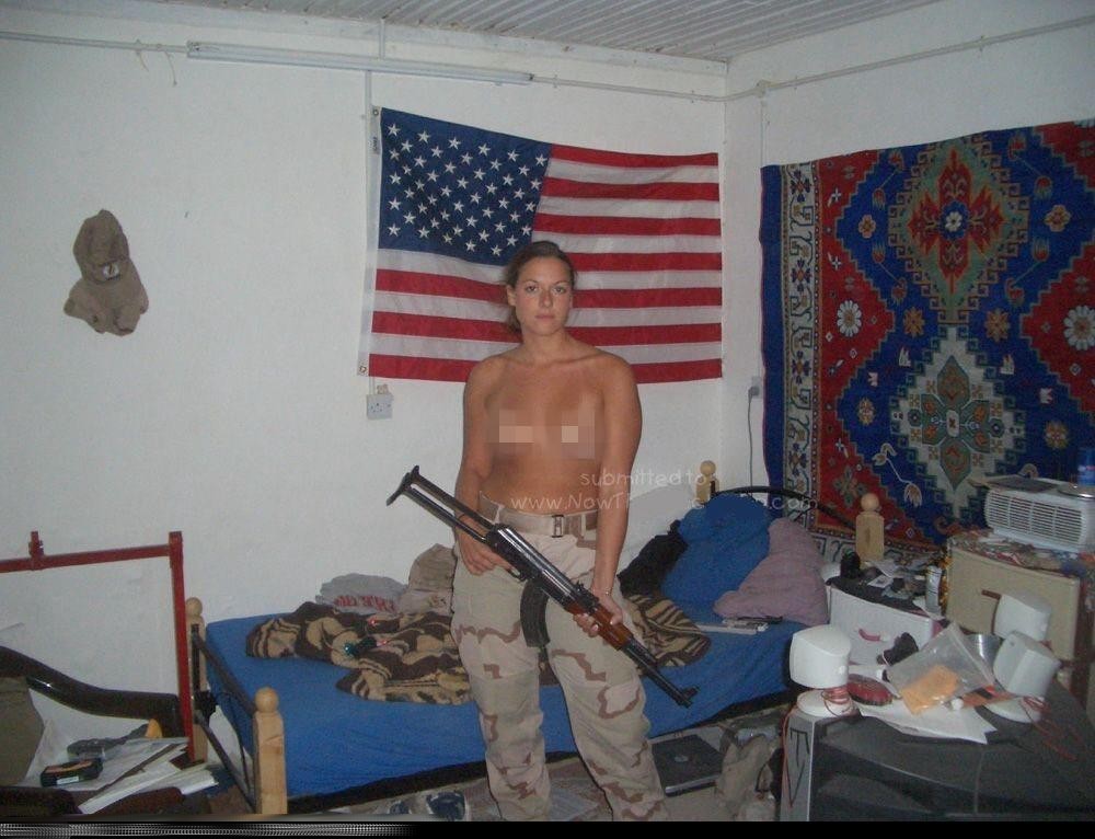 美国女兵在伊拉克岂止虐浮啊，疯狂的欲望无处发泄～～～这样看来什么事都能干出来