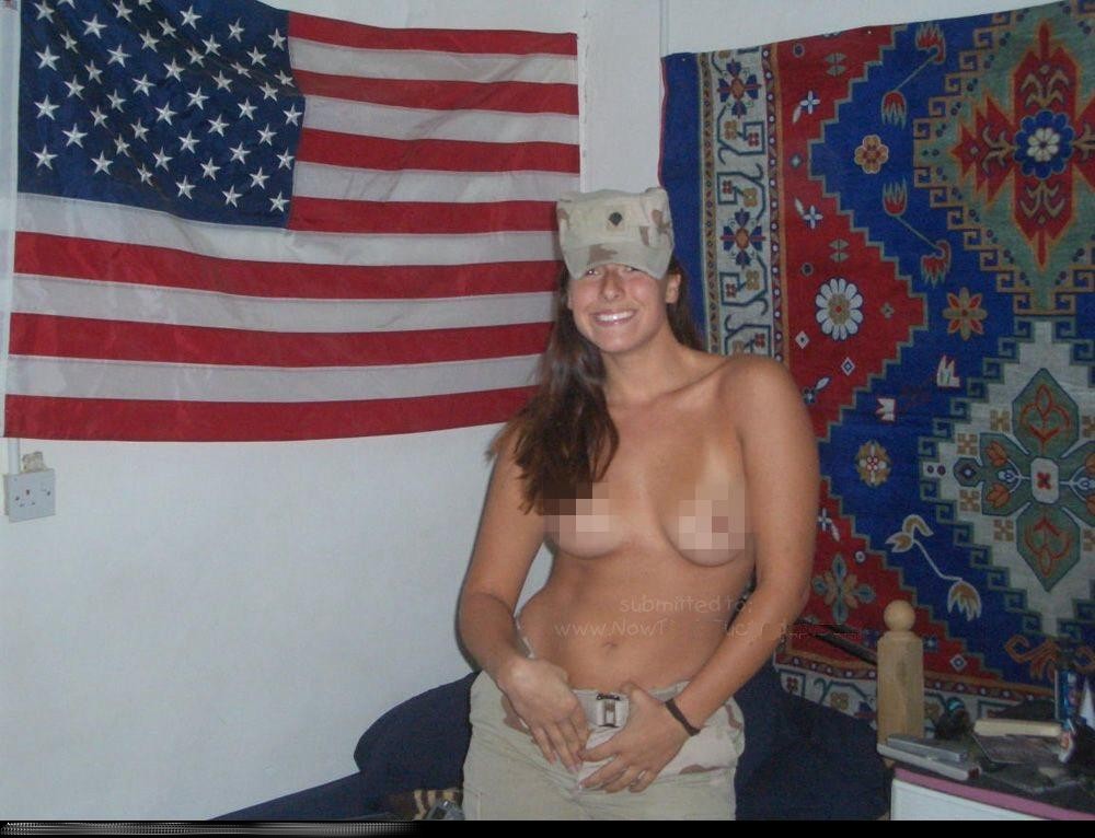 美国女兵在伊拉克岂止虐浮啊，疯狂的欲望无处发泄～～～这样看来什么事都能干出来