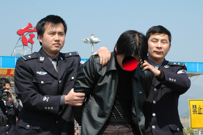 据说是杀人者被抓回来了 （天台站现场直录）