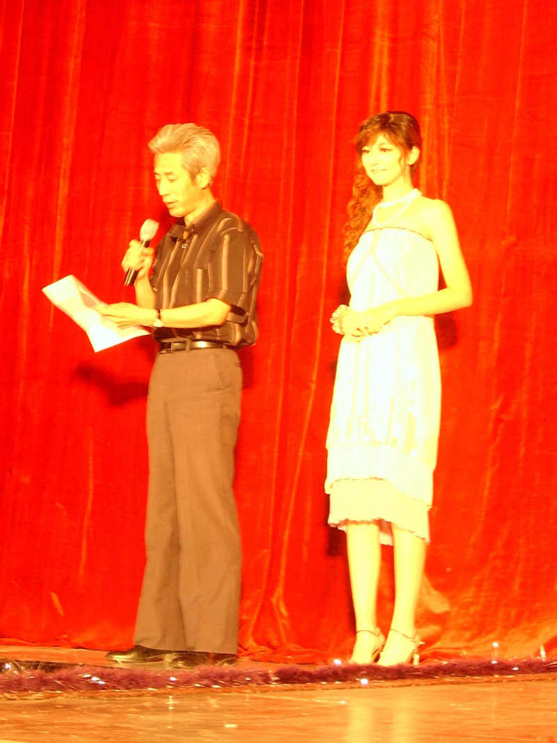 ~~~我们学校01届的服装SHOW（叶老师请进）~~~