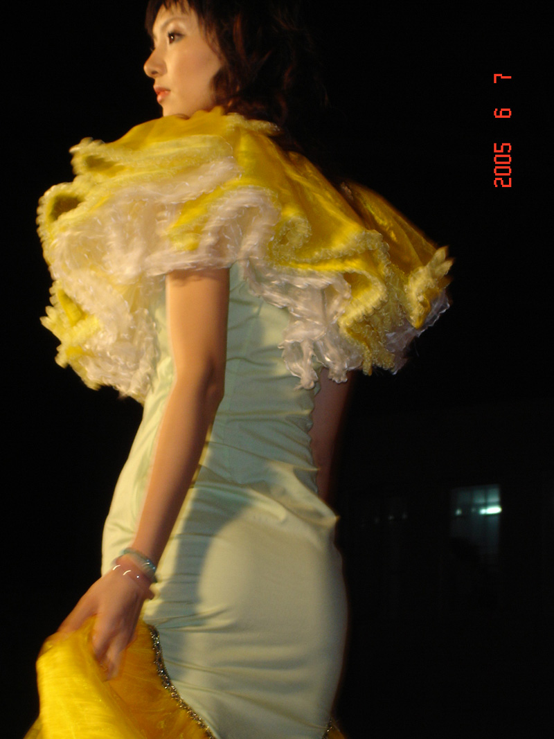 ~~~我们学校01届的服装SHOW（叶老师请进）~~~