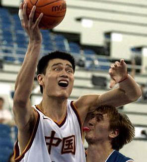 姚明最帅的一张上篮照片，不顶不是中国人！！！！！！！