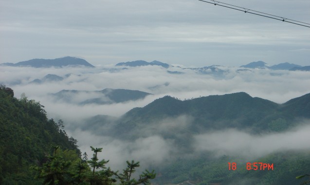 富显云海  山隐宝藏