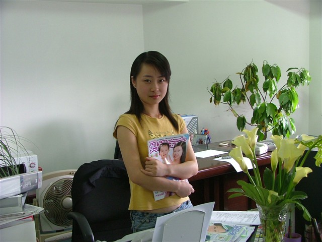 大家帮我把把眼，这个女人做我女朋友好吗？