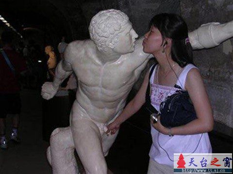 现在女大学生的种种荒唐行为