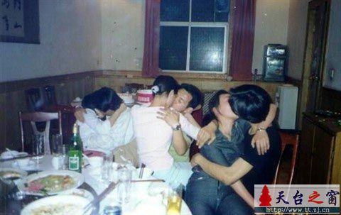 现在女大学生的种种荒唐行为