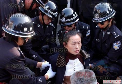真实,女犯被枪决.(恐怖!!!)