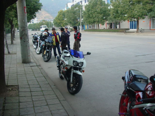 eaBX9qeh.jpg