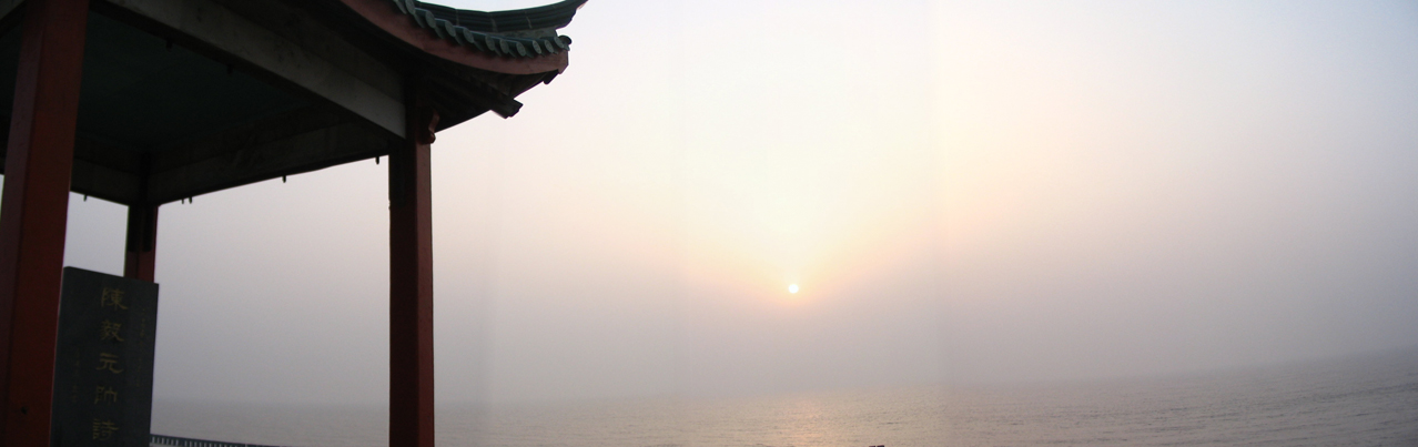 早上,黄海之滨的日出