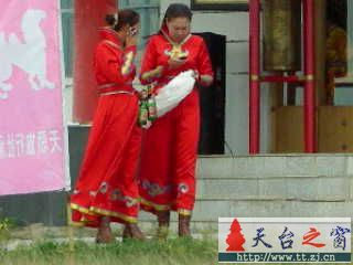 游  转  草   原