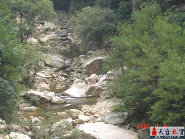 拍到的龙穿峡图片